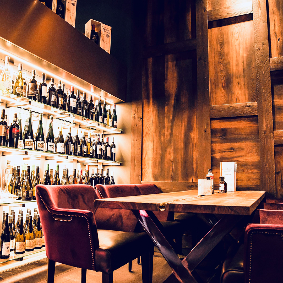Bar & Lobby